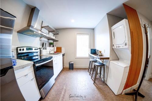 Una cocina o cocineta en Morel Executive Suites