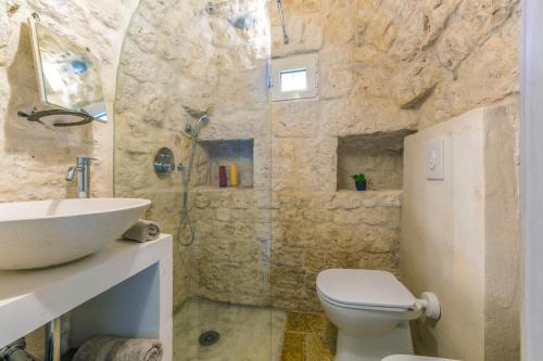 Vonios kambarys apgyvendinimo įstaigoje Villa Trullo Oro Verde by Villa Plus