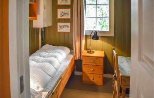 Postel nebo postele na pokoji v ubytování Nice Home In Tuddal With Kitchen