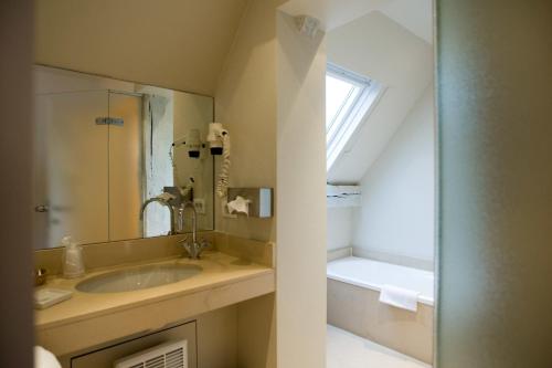 Koupelna v ubytování Hotel Le Clos des Récollets