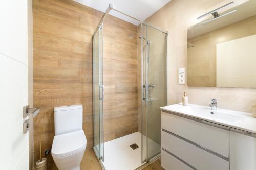 a bathroom with a shower and a toilet and a sink at Las Terrazas de Casa Gómez in Almería