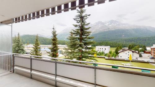 a balcony with a view of a mountain at Abitaziun Europa 302 - Champfèr in Champfer