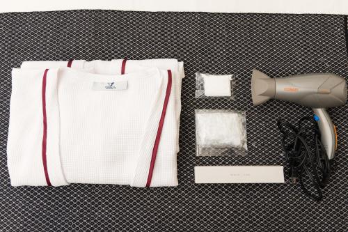a white towel with a hair dryer and a hairdryer at La Cochinilla Hotel Boutique in Oaxaca City
