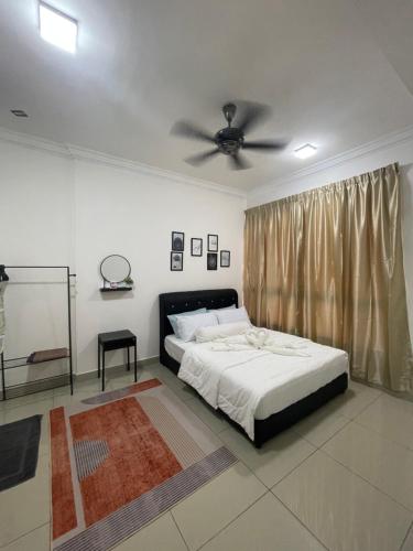 a bedroom with a bed and a ceiling fan at Homestay Shah Rizki@Bali Resident Melaka-muslim friedly in Melaka