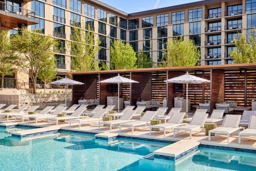 Bazén v ubytování Omni PGA Frisco Resort & Spa nebo v jeho okolí