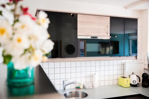 Cuisine ou kitchenette dans l'établissement MOOKI Lake Apartment Ossiacher See&Gerlitzen