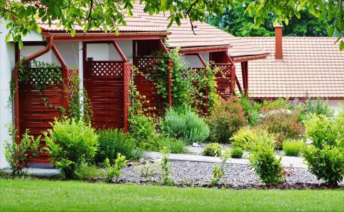 a garden in front of a house with plants at Hájenka hraběte Buquoye in Kaplice