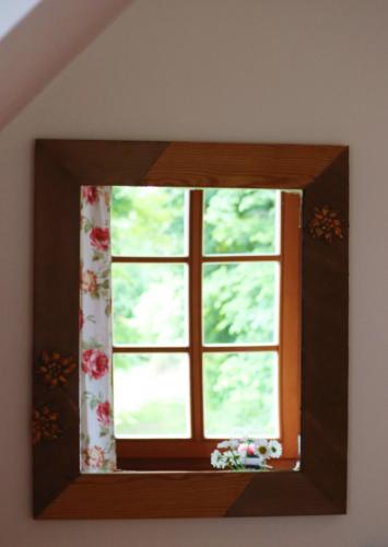 a window with a wooden frame in a room at Hájenka hraběte Buquoye in Kaplice