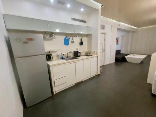 Luxury apartment near beach in center tel aviv