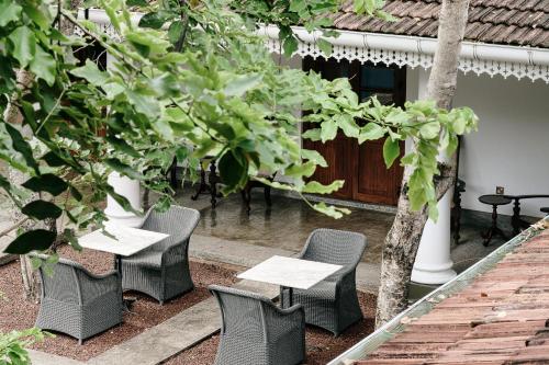 Jardín al aire libre en Maniumpathy Hotel
