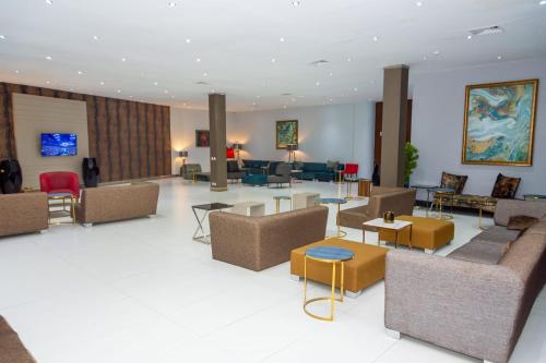 The lobby or reception area at Hotel Embaixador