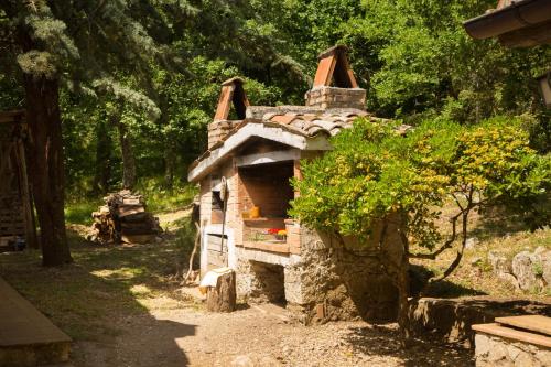 Κήπος έξω από το Casa tra le Querce