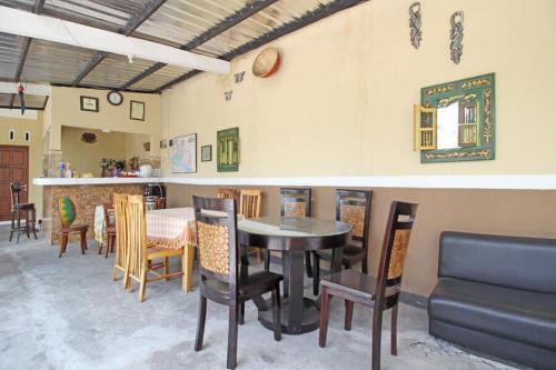 a dining room with a table and chairs at RedDoorz near UMY Yogyakarta in Yogyakarta