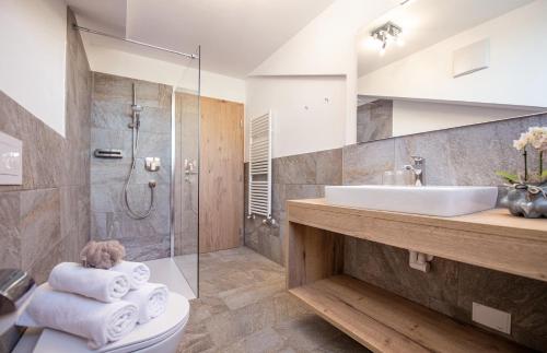 a bathroom with a shower and a toilet and a sink at MOUNTAIN RESIDENCE ALPENHOF - company Hotel Alpenhof KG sas der Gasser Renate in Bressanone