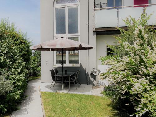 a patio with an umbrella and a table and chairs at Apartment Sonne in Waidhofen an der Thaya