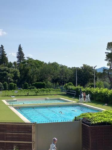 a man standing in front of a swimming pool at Coeur d'Uzès in Uzès