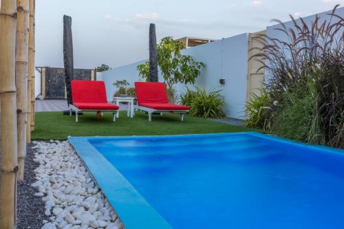  My Way -  Room  picture :   Tea/Coffee maker    Shower    TV                           