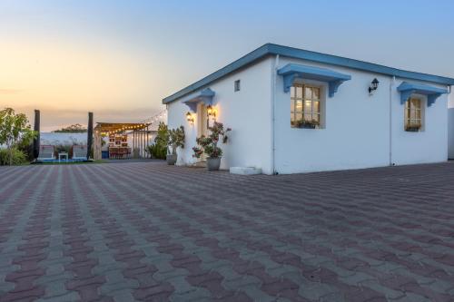  My Way -  Room  picture :   Tea/Coffee maker    Shower    TV                           