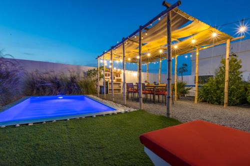  My Way -  Room  picture :   Tea/Coffee maker    Shower    TV                           