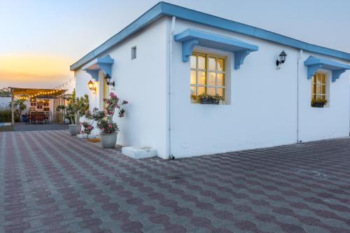  My Way -  Room  picture :   Tea/Coffee maker    Shower    TV                           