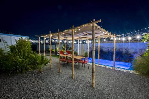  My Way -  Room  picture :   Tea/Coffee maker    Shower    TV                           