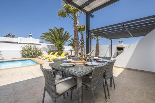 Villa Dulce Vista Costa Papagayo with Large Heated Private Pool & Air conditioning