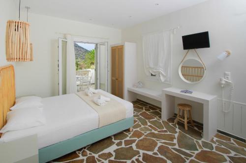 a bedroom with a bed and a tub and a sink at Remvi in Galissas