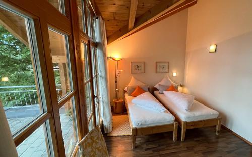 a small room with a bed and a window at Appartement am Mühlrain in Saalfelden am Steinernen Meer