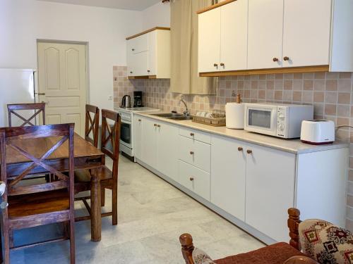 Naxos town ground floor apartment 10 min from port
