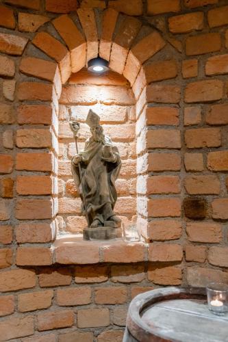 a statue in a brick wall with a niche at Vinný sklep Rozárka in Drnholec