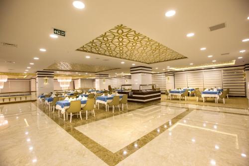 Restaurace v ubytování Mitannia Regency Hotel
