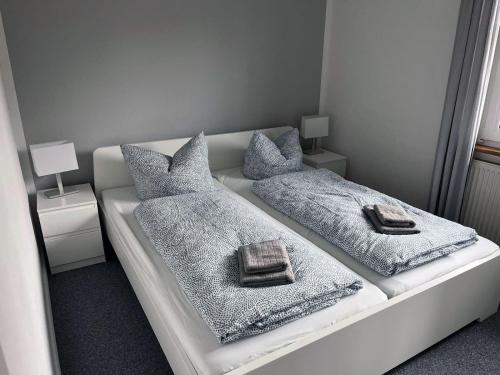 Ένα ή περισσότερα κρεβάτια σε δωμάτιο στο Ferienhäuser Insel Usedom Haus Diego 9 - Blick aufs Achterwasser! Whirlpool und Sauna