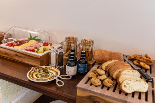 a wooden table with bread and a tray of food at Pozzo Traverso Casale in Leporano Marina