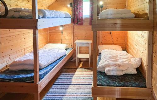 a room with two bunk beds in a cabin at Amazing Home In Skage I Namdalen With Kitchen in Overhalla 