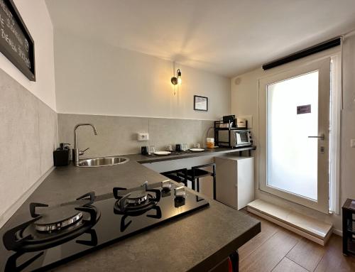 a kitchen with a stove top oven in a room at Residenza 1930 in Matera