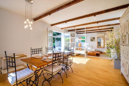 Photo de la galerie de l'établissement Villa Magalinette - Maison pour 4 avec piscine, à Mougins