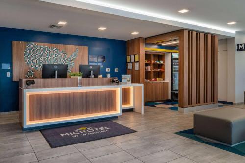 Vstupní hala nebo recepce v ubytování Microtel Inn & Suites by Wyndham Winchester