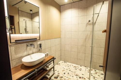 a bathroom with a sink and a shower at Inntel Hotels Amsterdam Landmark in Amsterdam