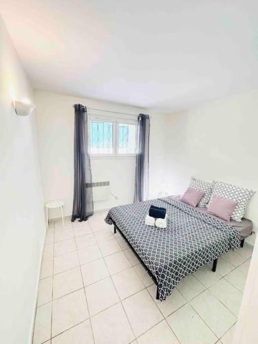 T3 entier rénové avec place de parking