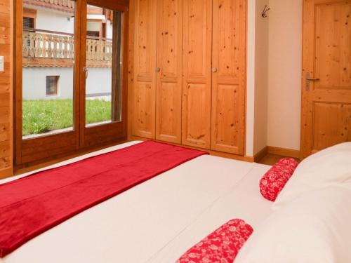 Ένα ή περισσότερα κρεβάτια σε δωμάτιο στο Apartment Les Cimes Blanches 102 A by Interhome