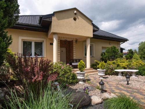 Κήπος έξω από το Holiday Home Villa Bieszkowice by Interhome
