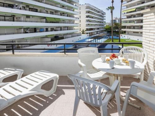 Bazén v ubytovaní Apartment Riviera Park J 37 by Interhome alebo v jeho blízkosti