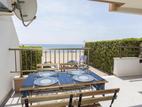 Balkón alebo terasa v ubytovaní Apartment Miami Palace by Interhome