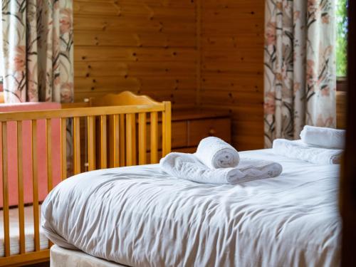 Ένα ή περισσότερα κρεβάτια σε δωμάτιο στο Holiday Home Achmony Green by Interhome