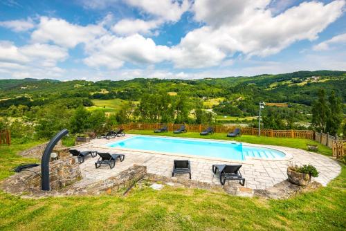 Bazén v ubytování Agriturismo Il Salice nebo v jeho okolí
