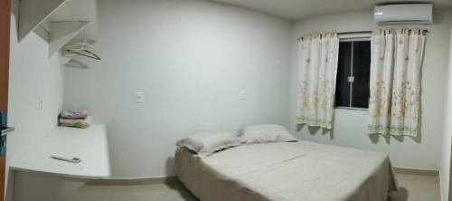 Posteľ alebo postele v izbe v ubytovaní Residencial Casa Grande - Apto 03