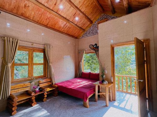 Giường trong phòng chung tại A Sính Homestay