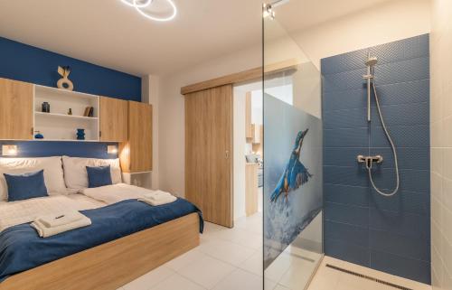 a bedroom with a king sized bed and a shower at Jégmadár & Fekete Gólya Apartmanok in Mosonmagyaróvár