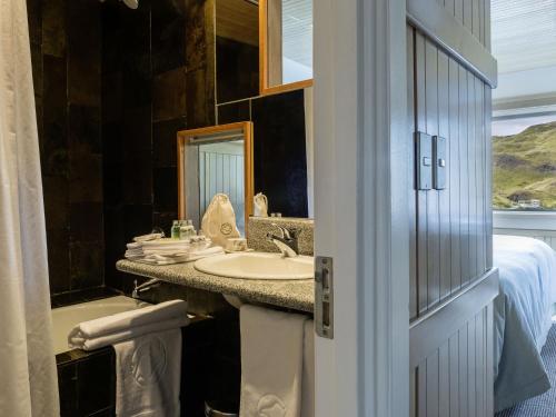 A bathroom at Explora en Torres del Paine - All Inclusive