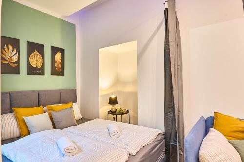 a bedroom with a bed and a mirror at Blue Chili Apartments Prenzlauer Berg in Berlin